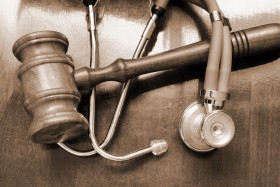Gavel with stethoscope wrapped around, representing medical malpractice law.